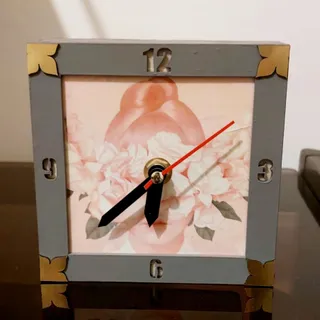 ساعت رومیزی طرحدار