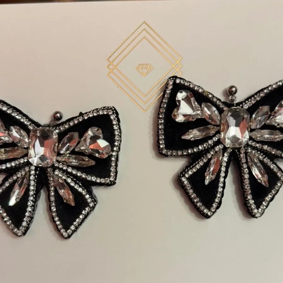 گوشواره پاپیون