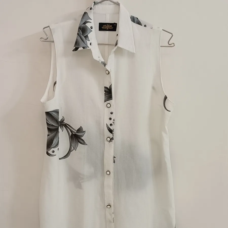 شومیز تاپ سفید گل مشکی