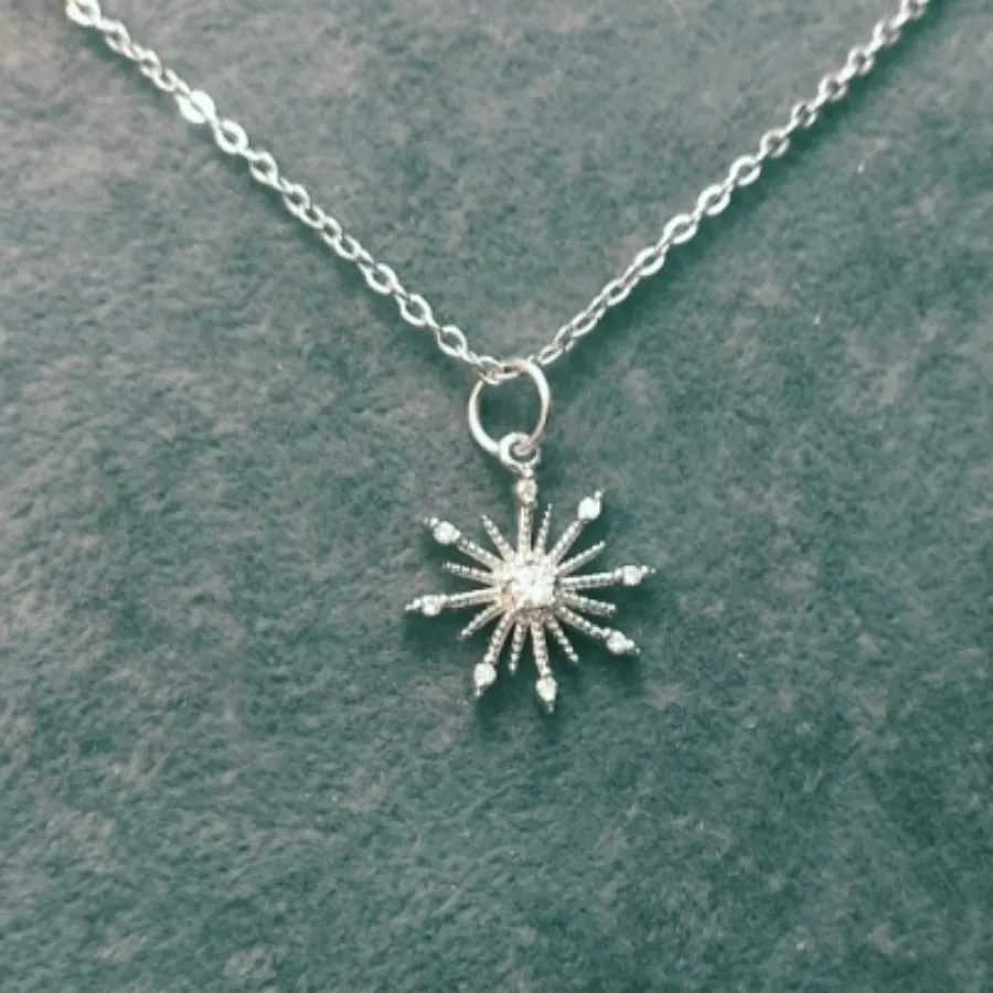 گردنبنددانه برف شبیه جواه