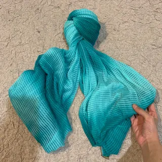 شال پلیسه سبز