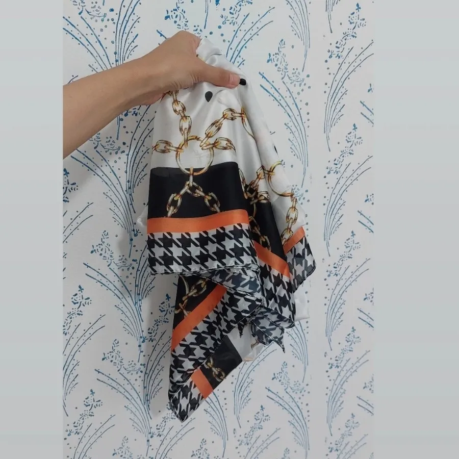 روسری ساتن
