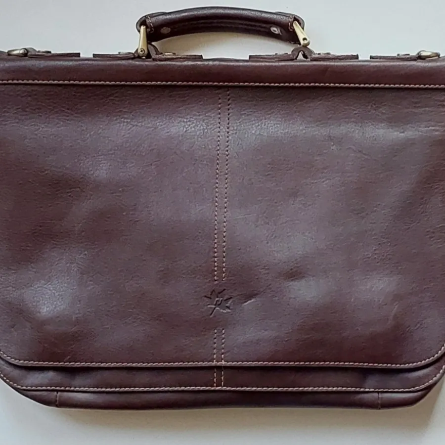 کیف‌اداری نوین چرم