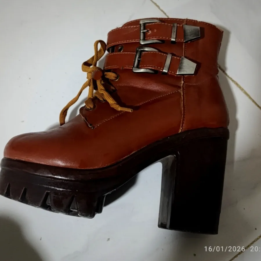 بوت قهوه‌ای