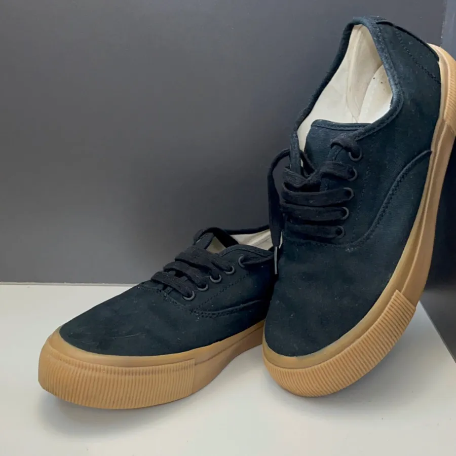 اسنیکرزStradivariusسایز39