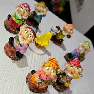 مجسمه سفیدبرفی هفت کوتوله