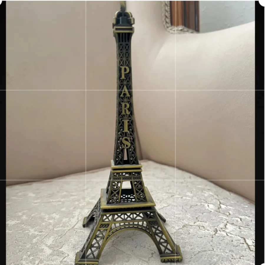 تندیس فلزی برج ایفل