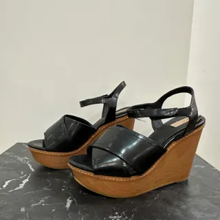 کفش استرادیواریوس