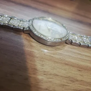 ساعت نگین دار