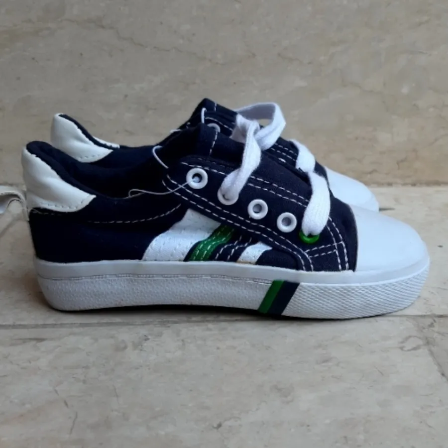 کفش بچه گانه