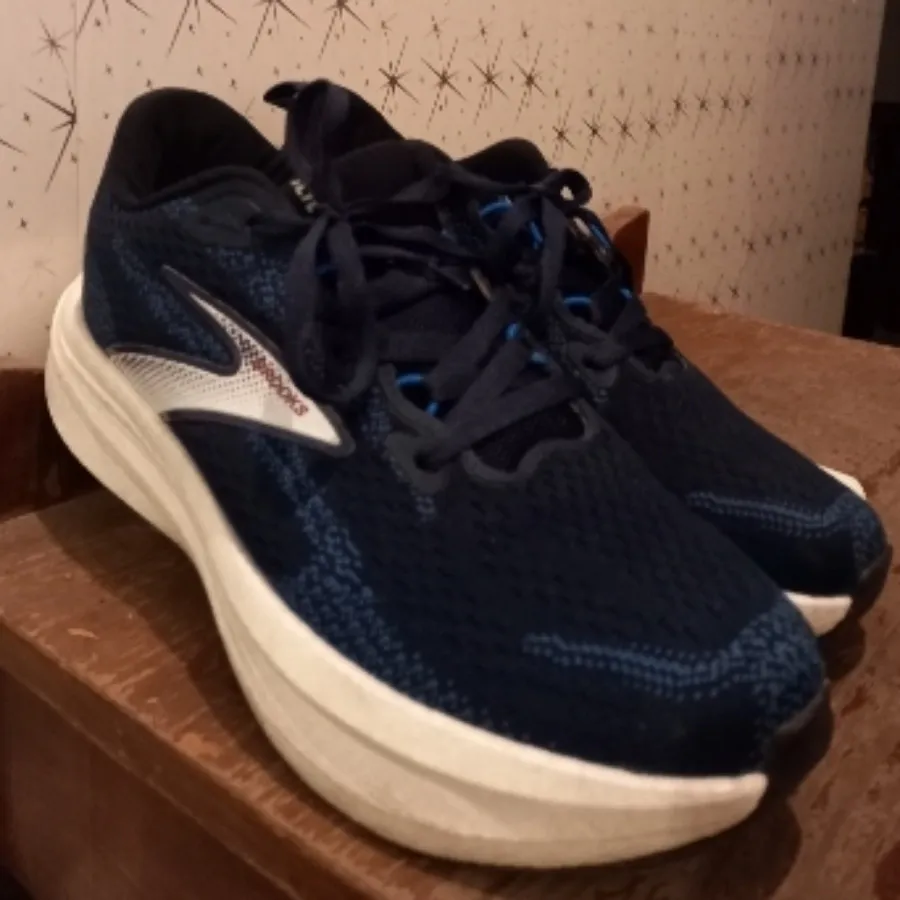 کتونی رانینگ brooks