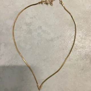 گردنبند مدل v