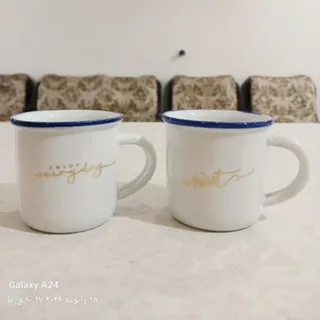 لیوان نسکافه یا چای