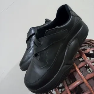 کفش چرم اسپرت طبی