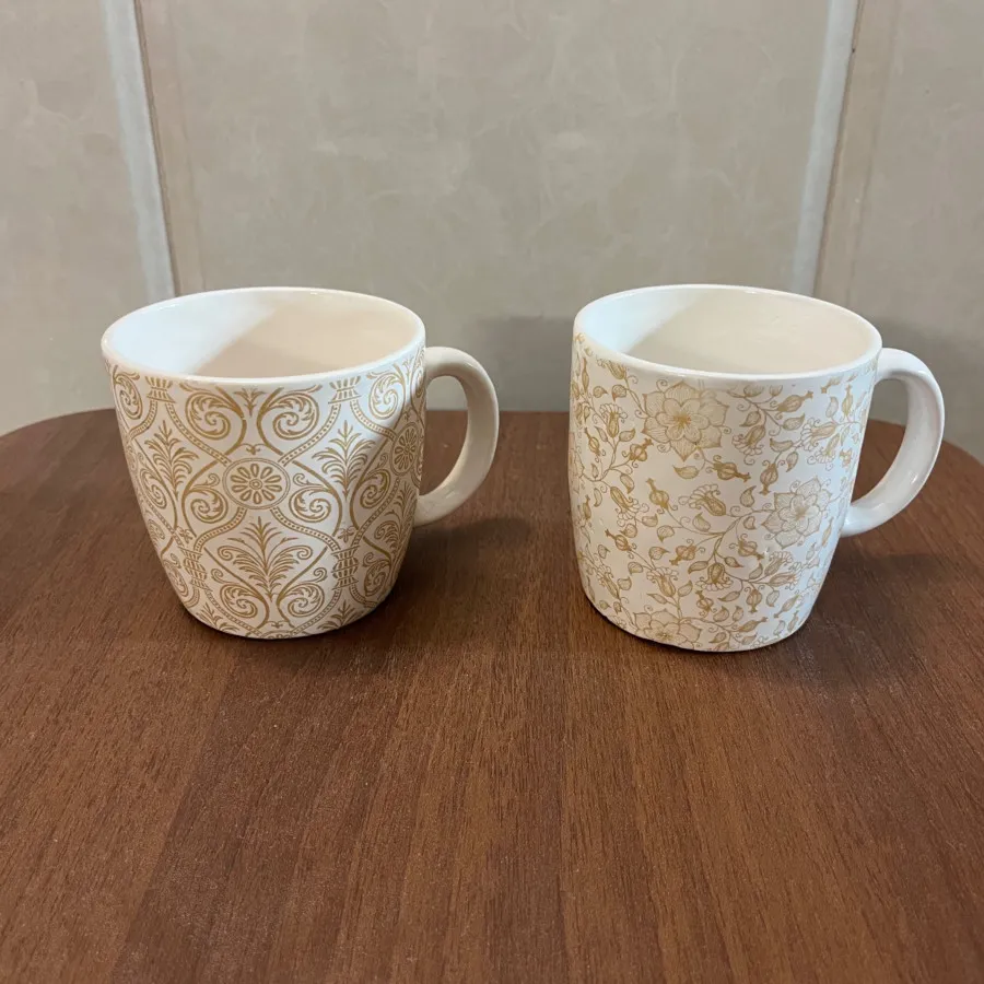 دو عدد لیوان