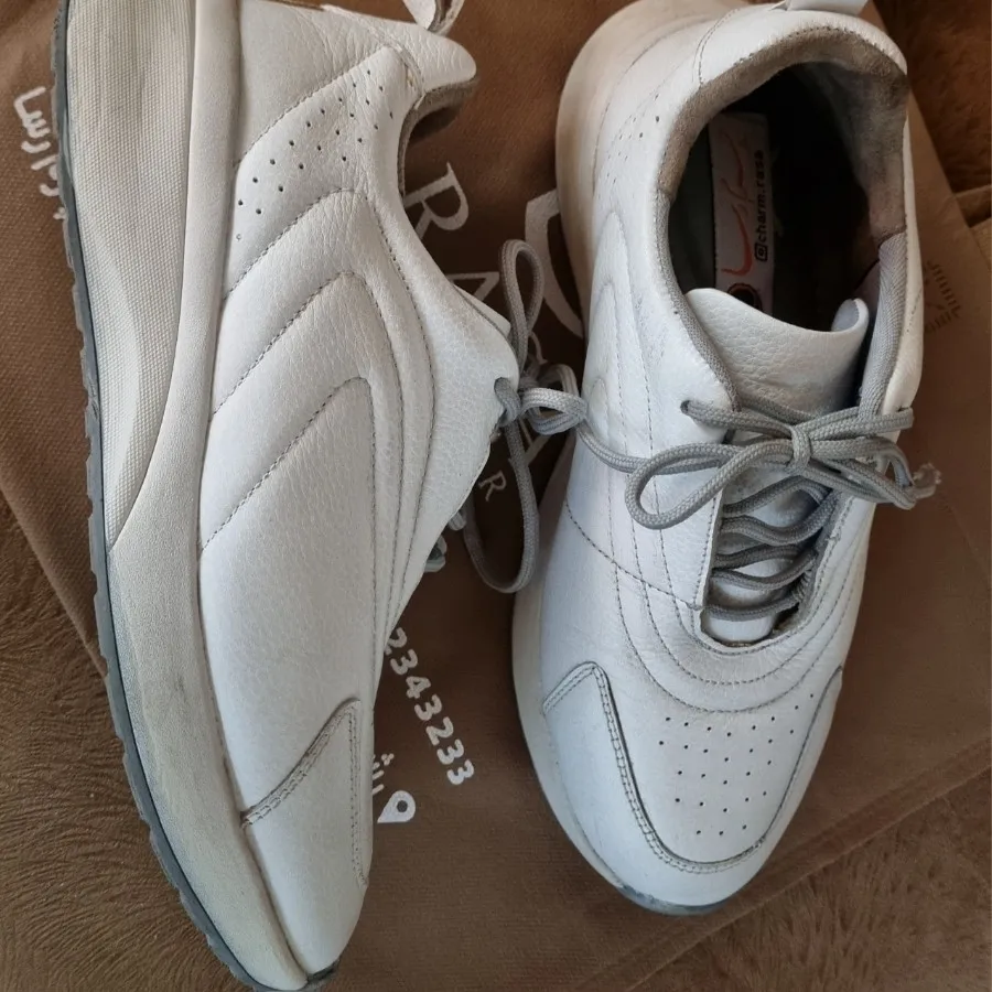 کتانی چرم سفید