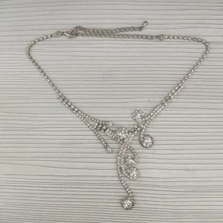 گردنبند نگین دار