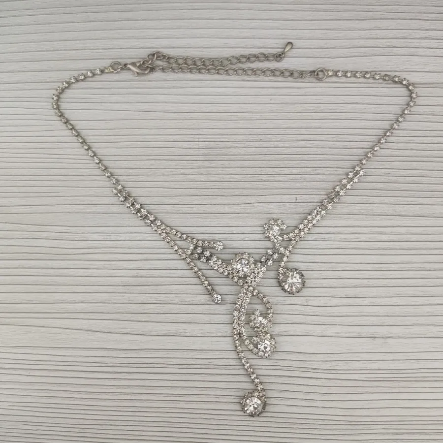 گردنبند نگین دار