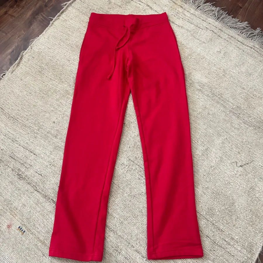 شلوار ترند قرمز