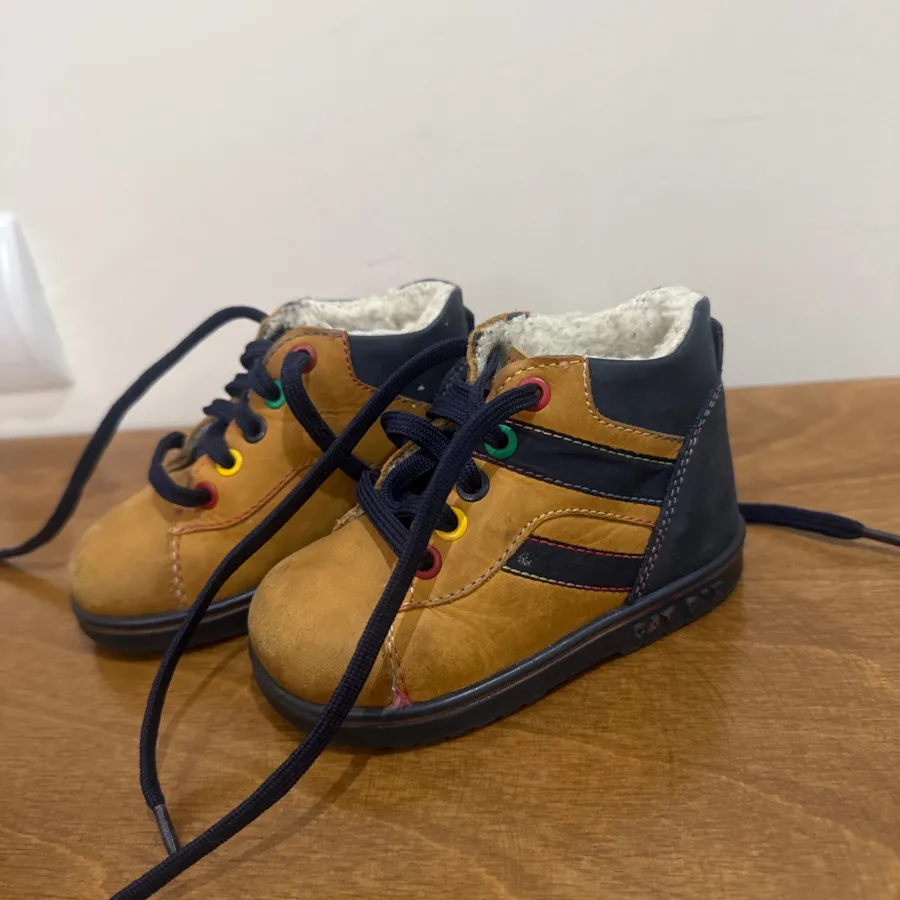 بوت بچگانه چرم اروپایی