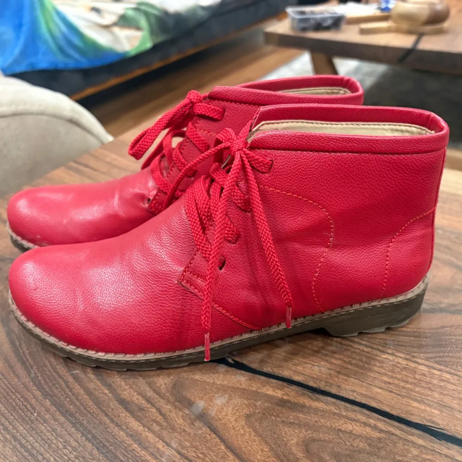 نیم بوت قرمز