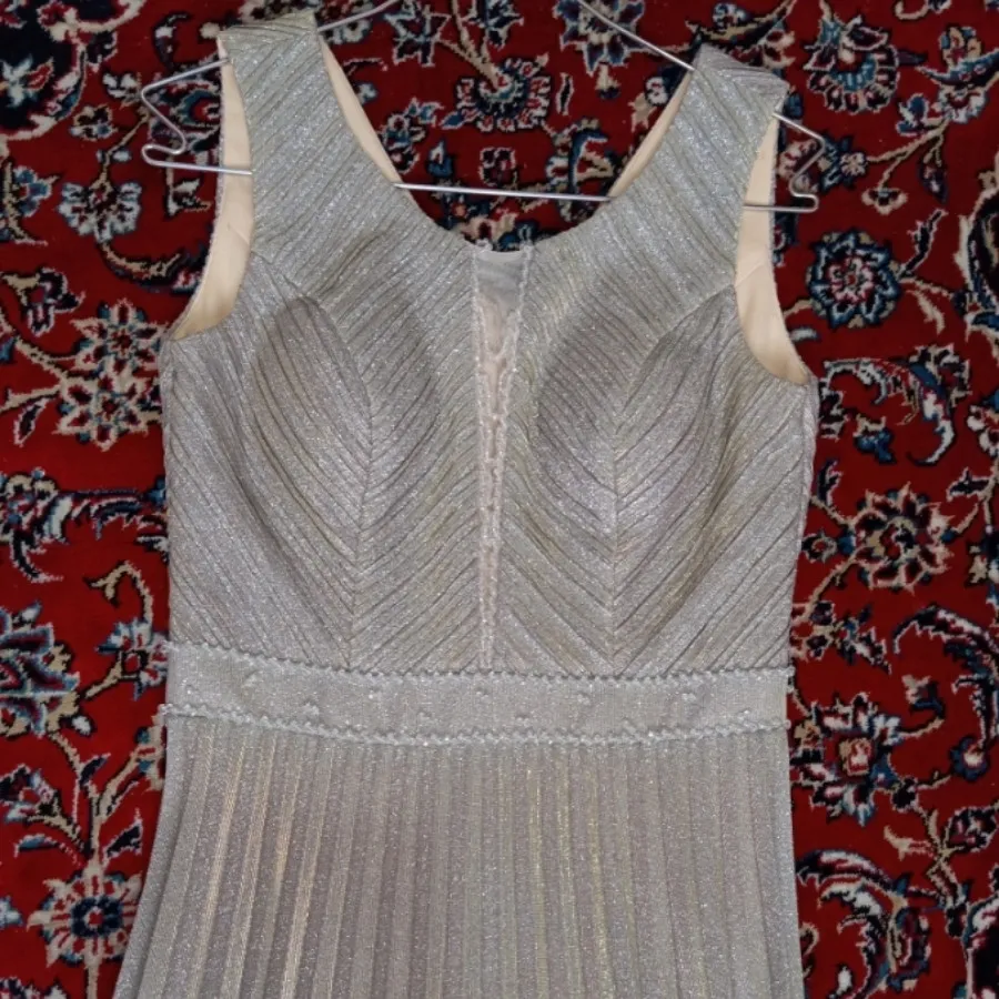 پیراهن خوش رنگ