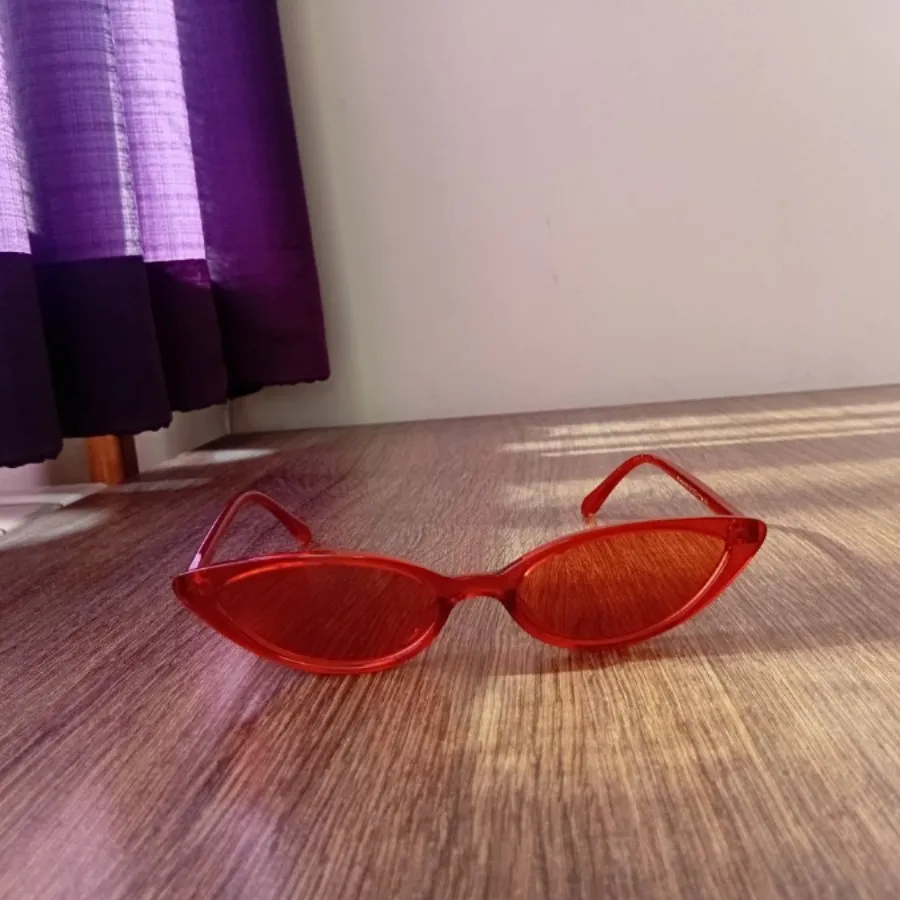 عینک قرمز