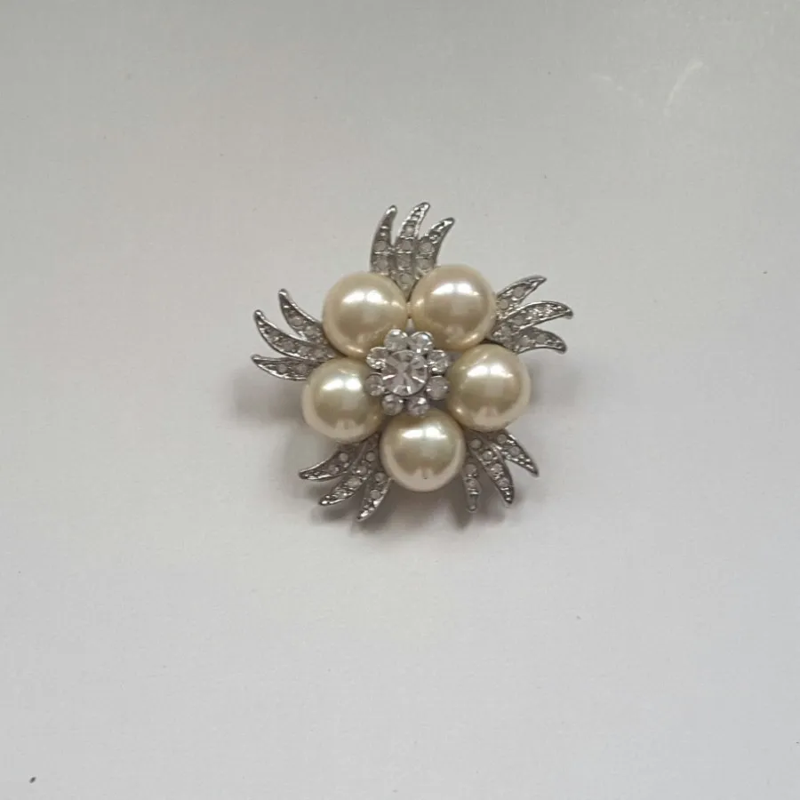 سنجاق سینه مروارید