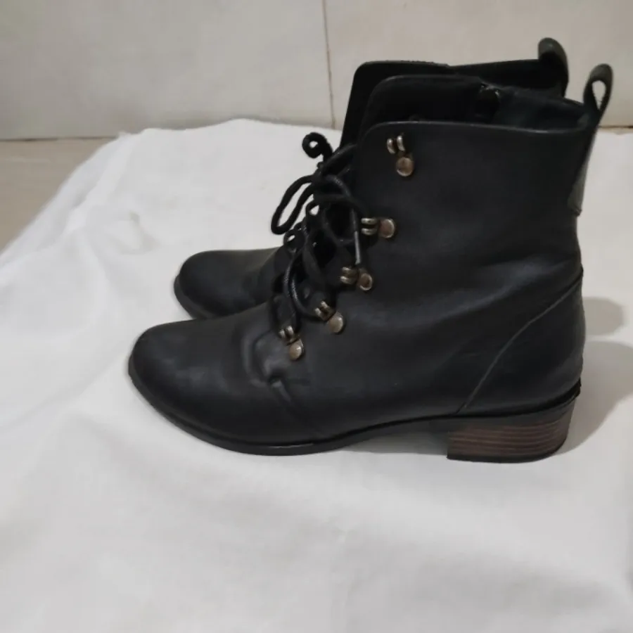 بوت زنانه چرم