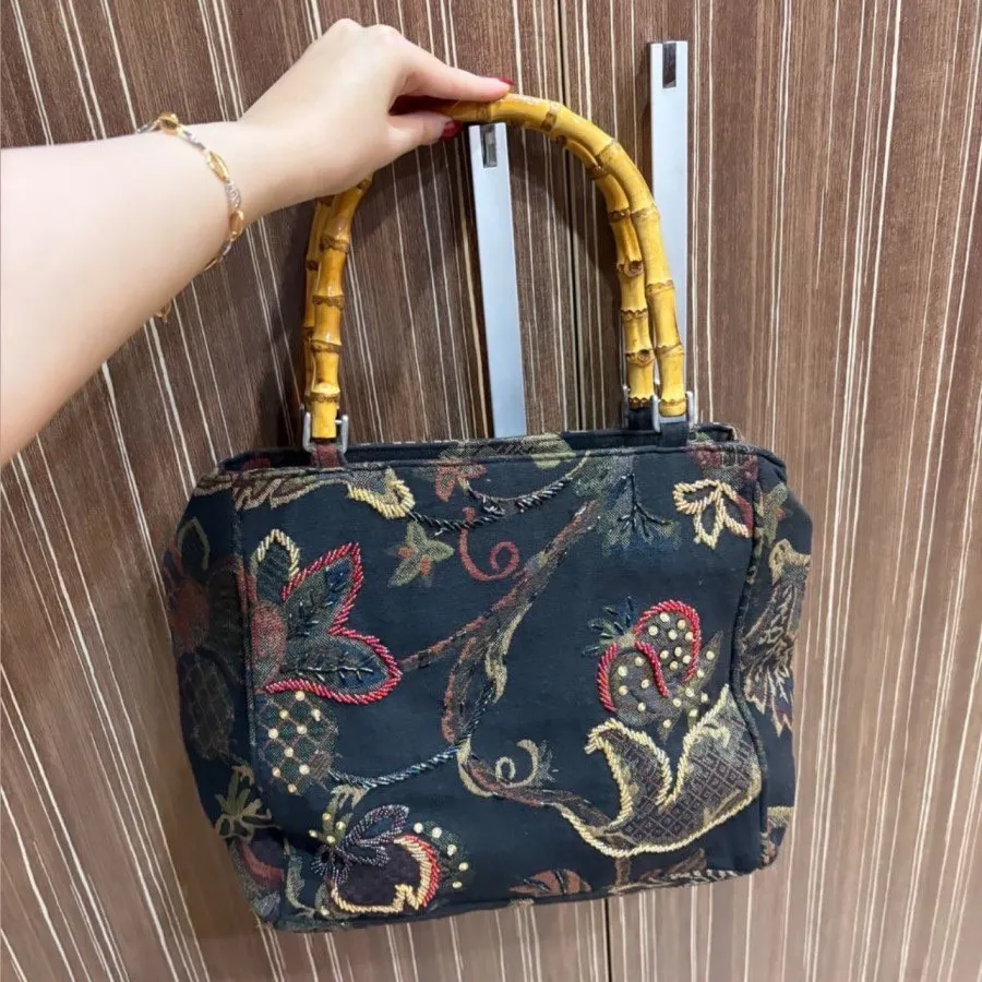کیف طرحدار با دسته ی چوبی