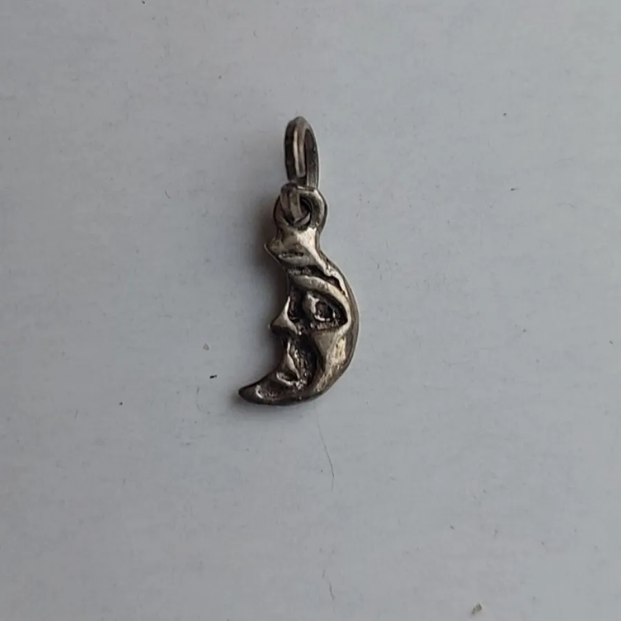 آویز ماه نقره