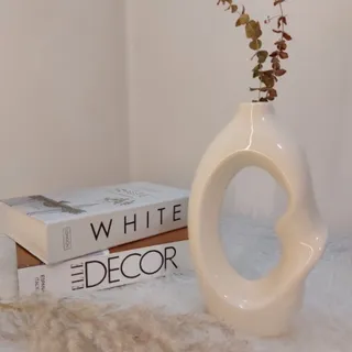 گلدان دکوراتیو کرمی