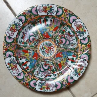 بشقاب چینی مرغی