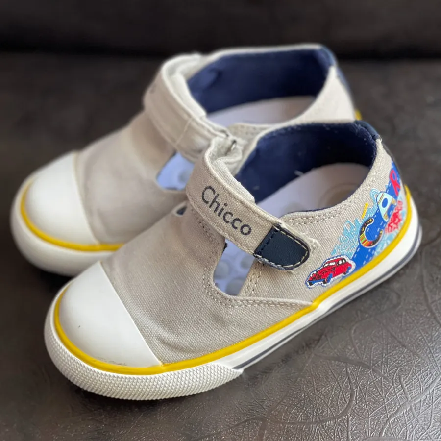 کفش بچگانه چیکو