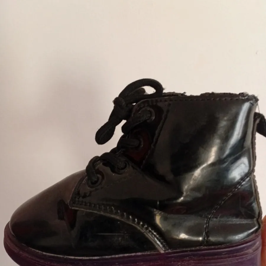 بوت مشکی دختر و پسر