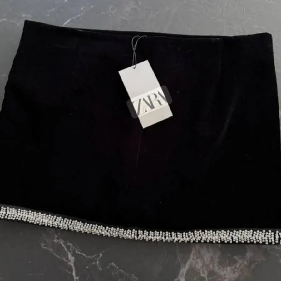 دامن مخمل زارا