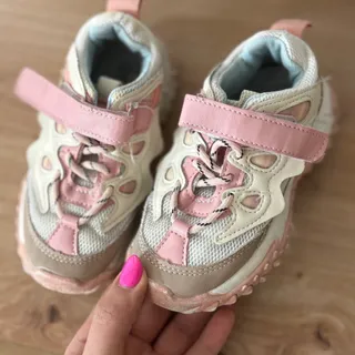 کفش بچه گانه