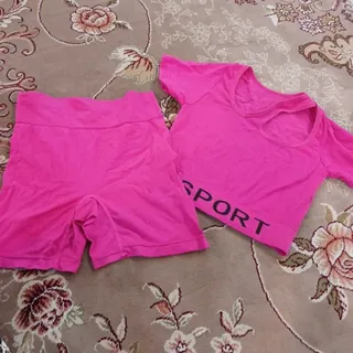 نیم تنه و شرتک