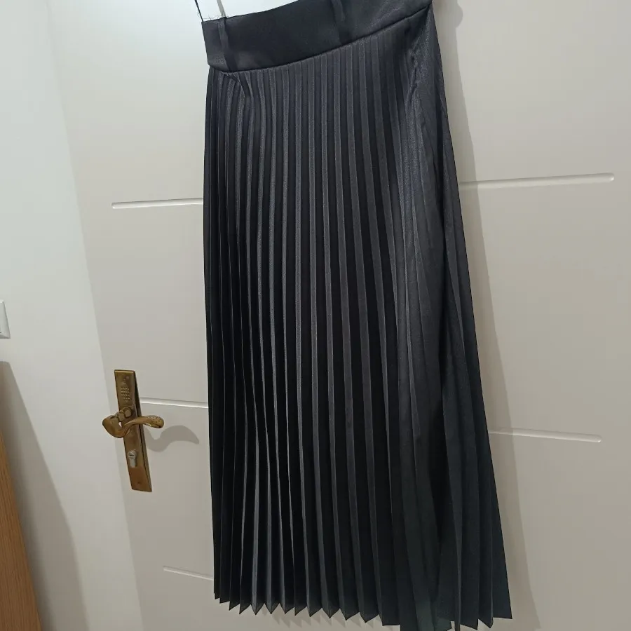 دامن پلیسه مشکی