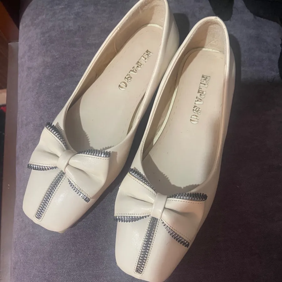 کفش کالج کرم