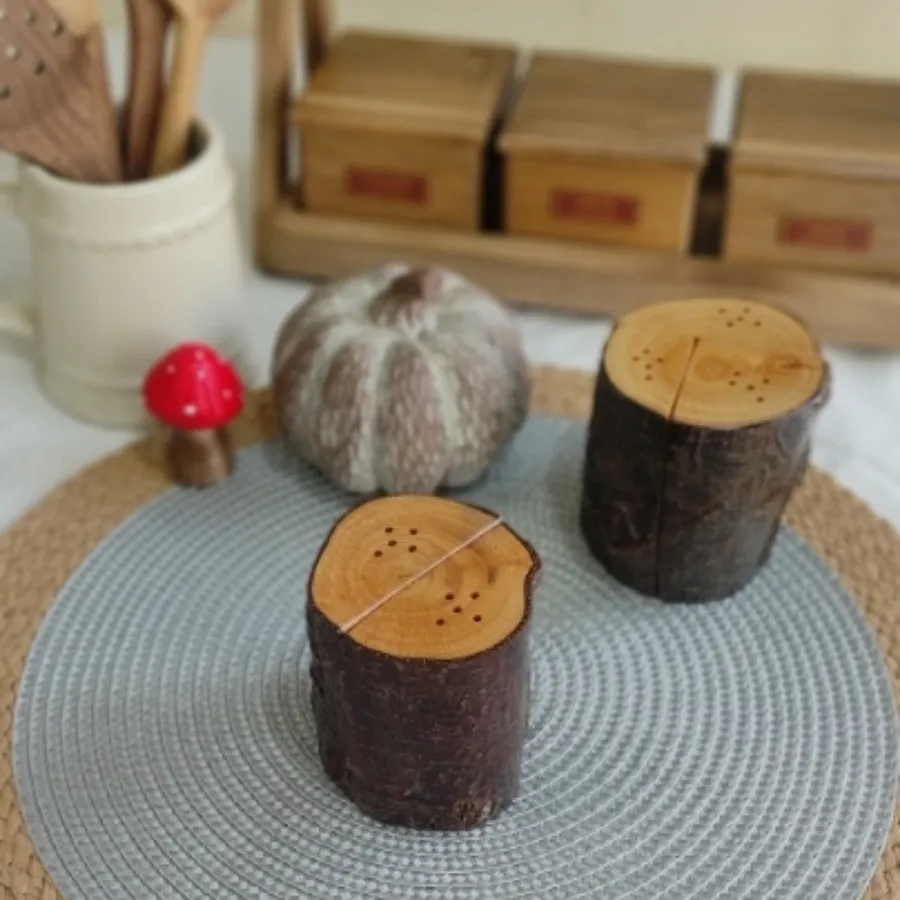 نمکدان چوبی کنده درخت