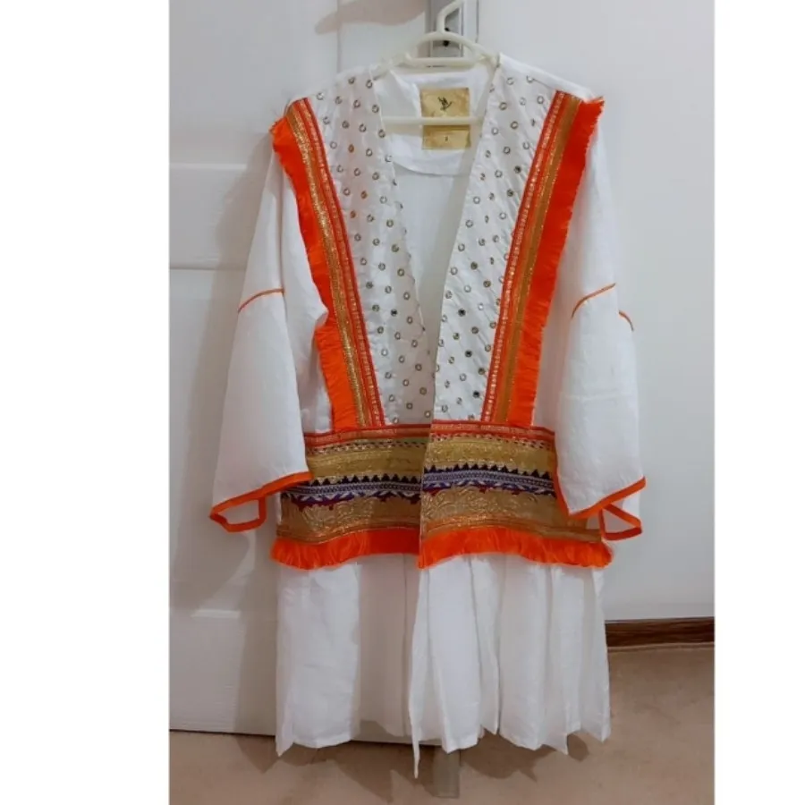 مانتو سفید خرج کاری وآینه