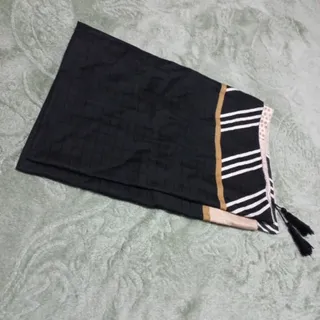 شال مشکی طرحدار
