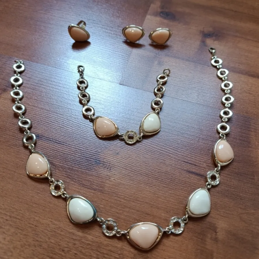 سرویس زیورآلات رنگ ثابت