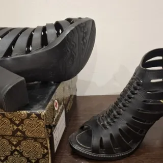 کفش مشکی زیپ دار