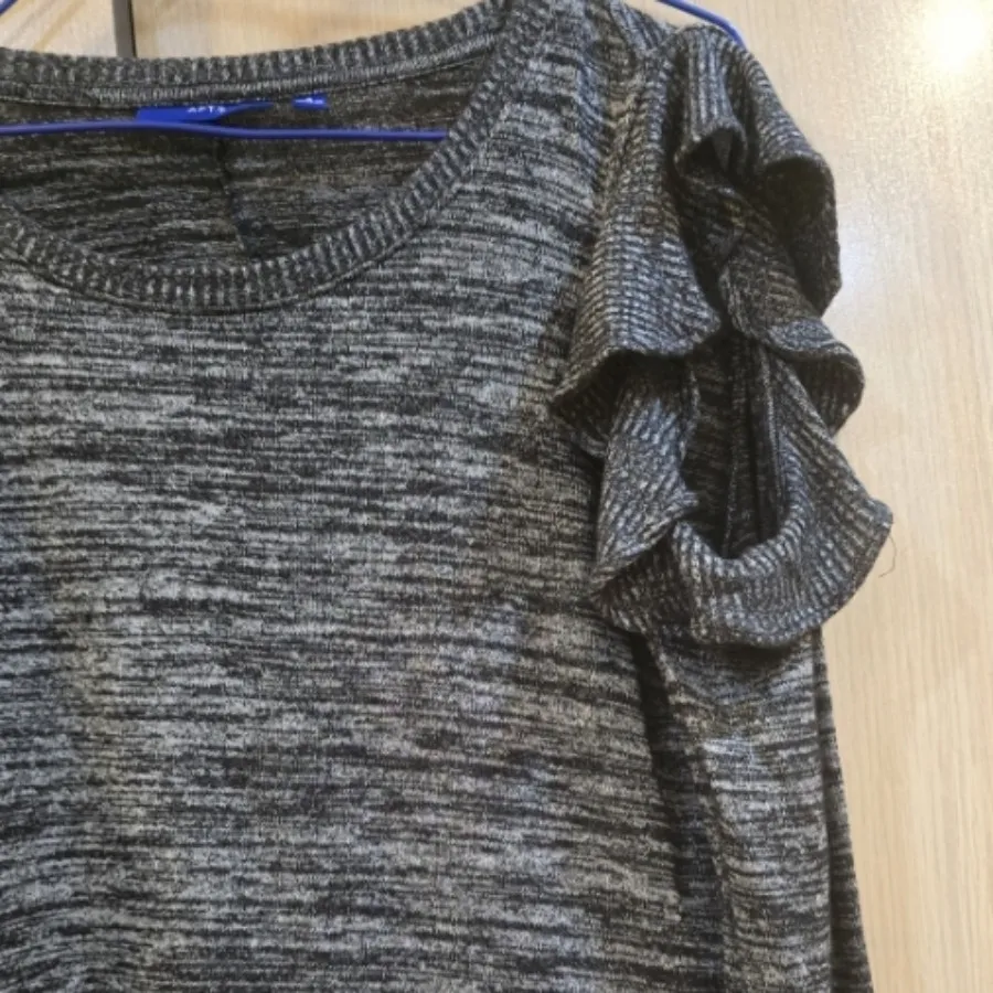 بلوز زنانه رو سر شونه طرح