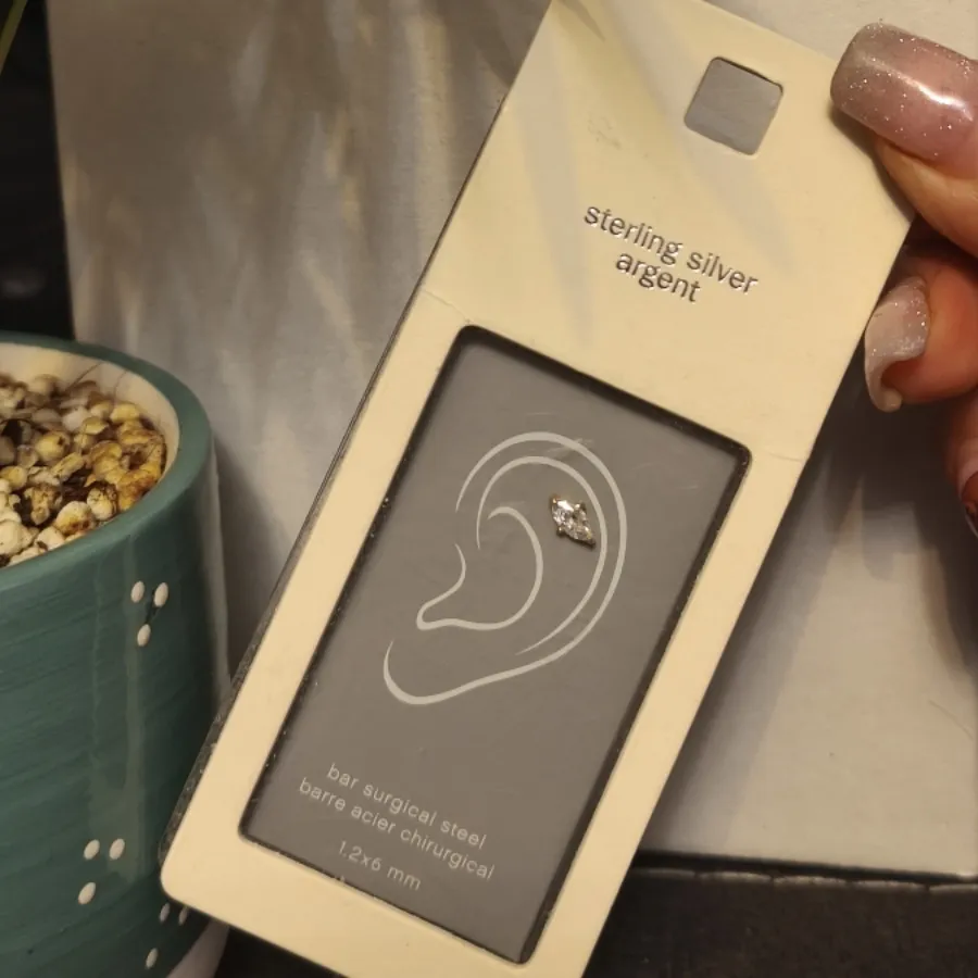 پیرسینگ گوش نقره