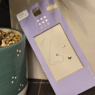 پیرسینگ بینی نقره