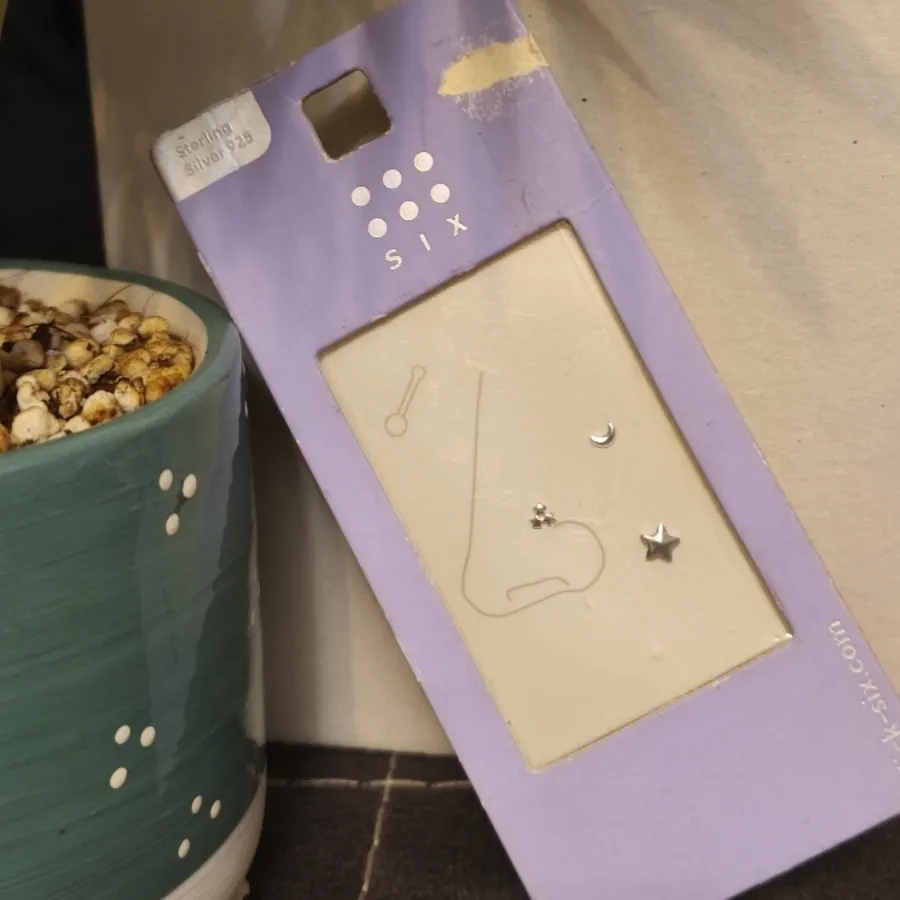 پیرسینگ بینی نقره