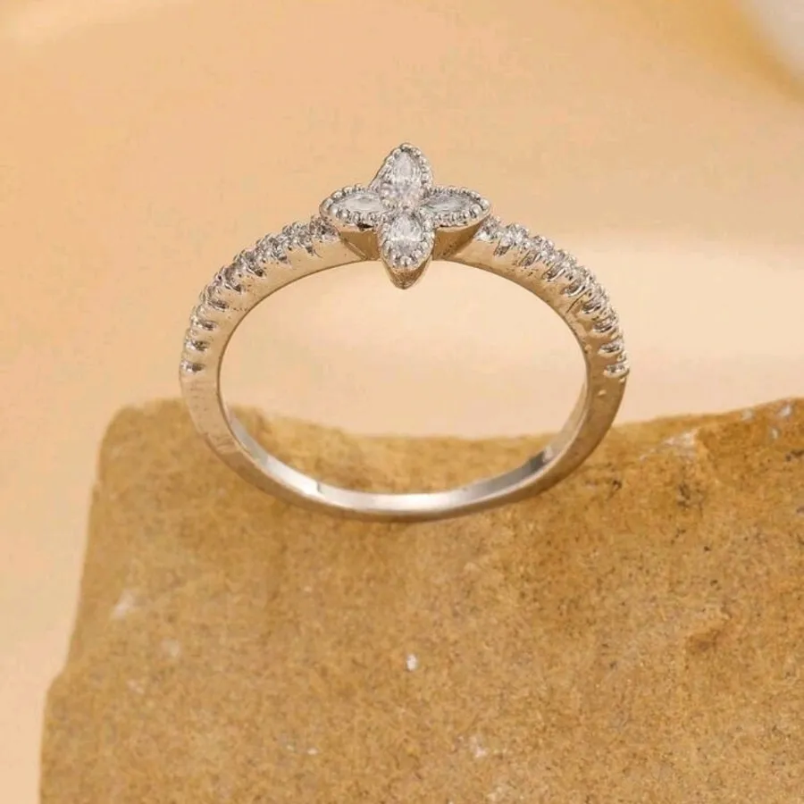 انگشتر طرح جواهر